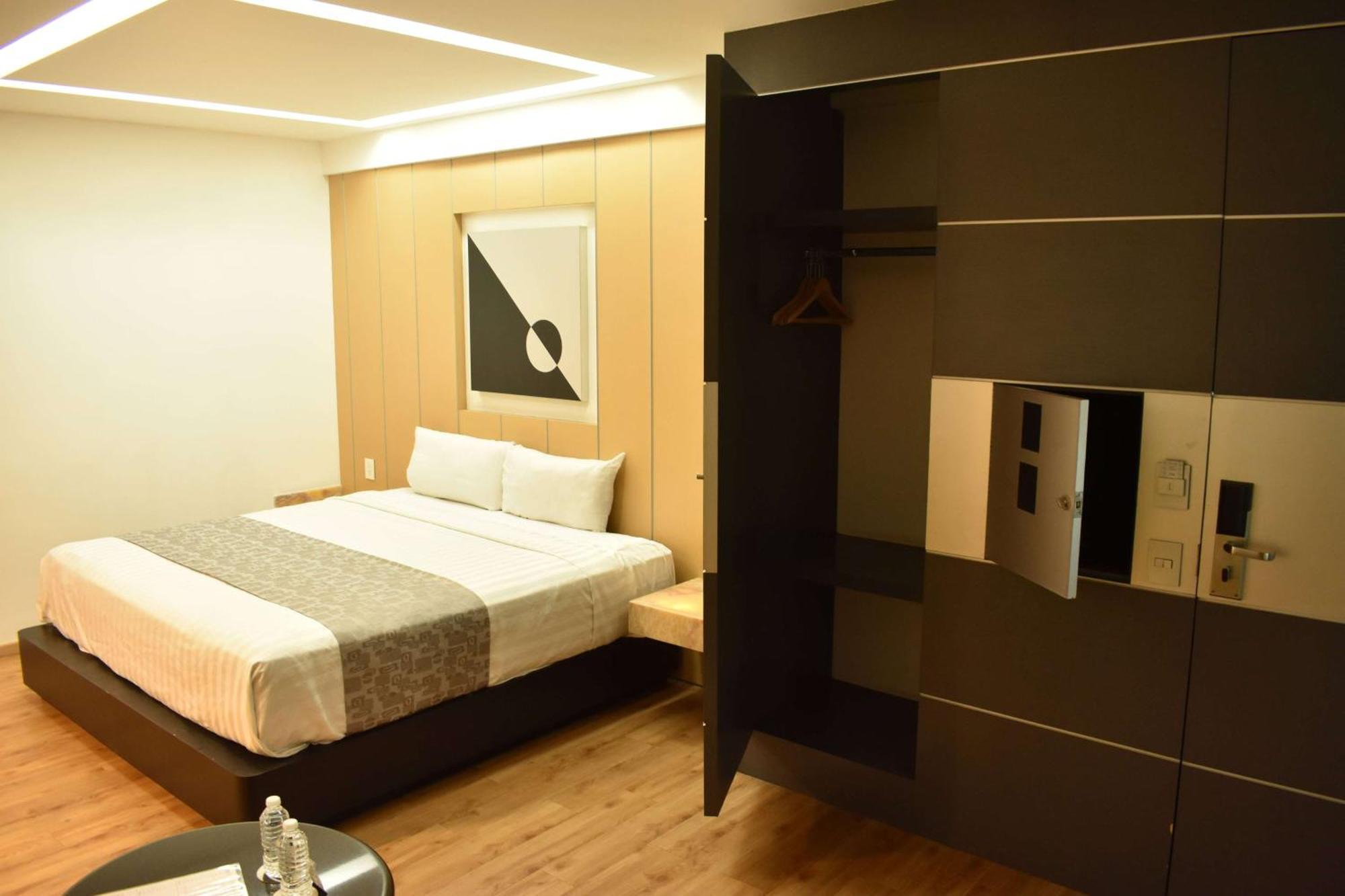 Ramada By Wyndham Mexico City Santa Fe Exterior photo